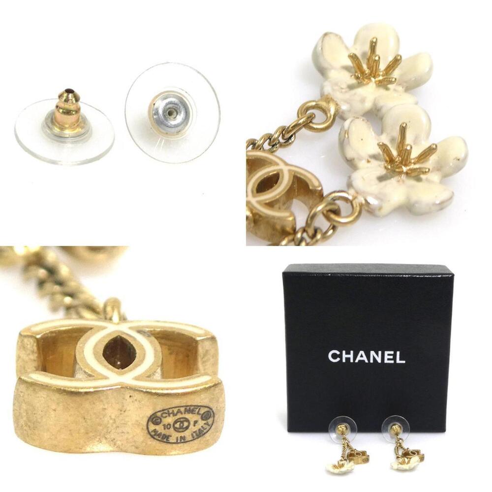 CHANEL Authentic White Earrings - Picture 5 of 5
